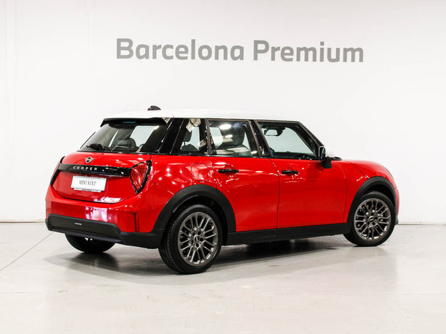 fotoG 3 del MINI MINI 5 Puertas Cooper C 115 kW (156 CV) 156cv Gasolina del 2025 en Barcelona