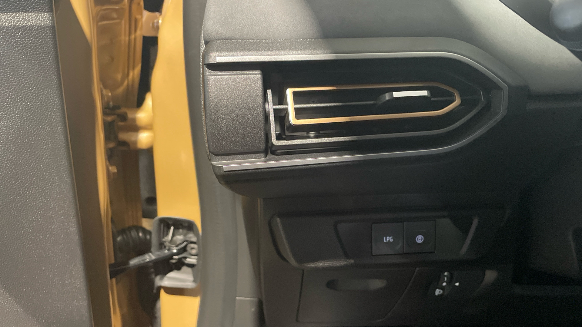 Dacia Sandero ECO-G 100 en Barcelona