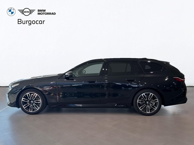 BMW Serie 5 520d Touring color Negro. Año 2024. 145KW(197CV). Diésel. En concesionario Motor Gorbea de Álava
