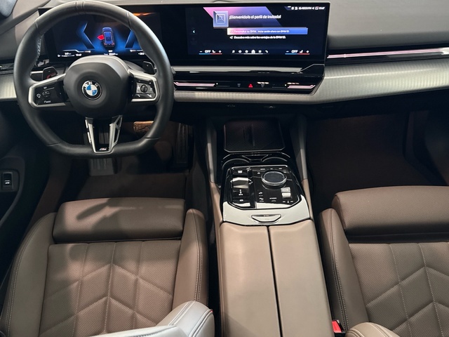 BMW Serie 5 520d Touring color Negro. Año 2024. 145KW(197CV). Diésel. En concesionario Motor Gorbea de Álava