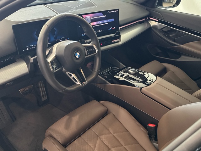 BMW Serie 5 520d Touring color Negro. Año 2024. 145KW(197CV). Diésel. En concesionario Motor Gorbea de Álava