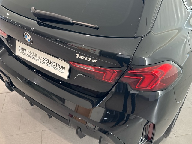 BMW Serie 1 120d color Negro. Año 2025. 120KW(163CV). Diésel. En concesionario Motor Gorbea de Álava