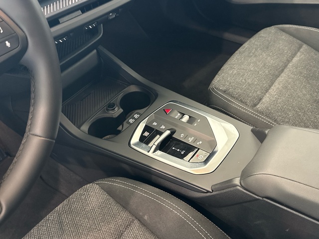BMW Serie 1 120d color Negro. Año 2025. 120KW(163CV). Diésel. En concesionario Motor Gorbea de Álava