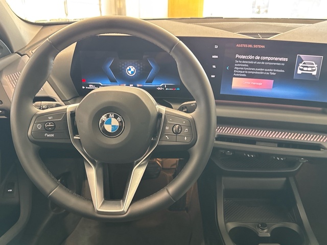 BMW Serie 1 120d color Negro. Año 2025. 120KW(163CV). Diésel. En concesionario Motor Gorbea de Álava