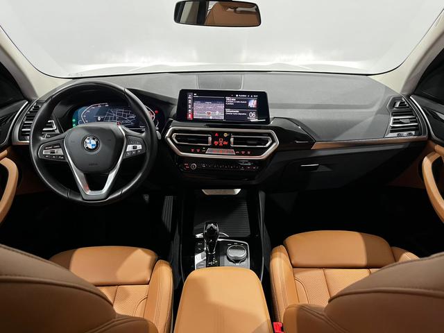 BMW X3 xDrive20d color Blanco. Año 2022. 140KW(190CV). Diésel. En concesionario Unicars Ponent de Lleida