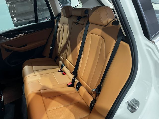 BMW X3 xDrive20d color Blanco. Año 2022. 140KW(190CV). Diésel. En concesionario Unicars Ponent de Lleida