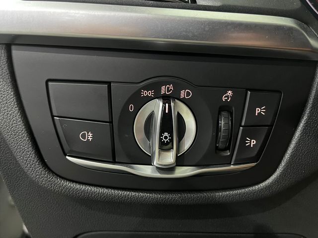 BMW X3 xDrive20d color Blanco. Año 2022. 140KW(190CV). Diésel. En concesionario Unicars Ponent de Lleida