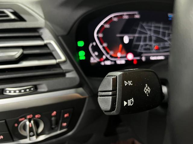 BMW X3 xDrive20d color Blanco. Año 2022. 140KW(190CV). Diésel. En concesionario Unicars Ponent de Lleida