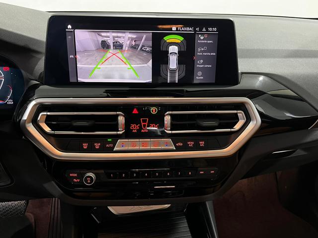 BMW X3 xDrive20d color Blanco. Año 2022. 140KW(190CV). Diésel. En concesionario Unicars Ponent de Lleida