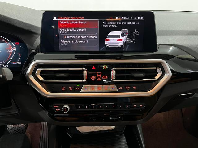 BMW X3 xDrive20d color Blanco. Año 2022. 140KW(190CV). Diésel. En concesionario Unicars Ponent de Lleida