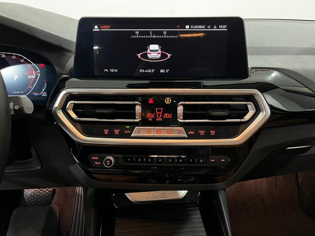 BMW X3 xDrive20d color Blanco. Año 2022. 140KW(190CV). Diésel. En concesionario Unicars Ponent de Lleida