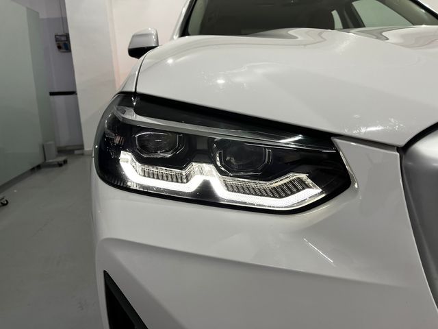 BMW X3 xDrive20d color Blanco. Año 2022. 140KW(190CV). Diésel. En concesionario Unicars Ponent de Lleida