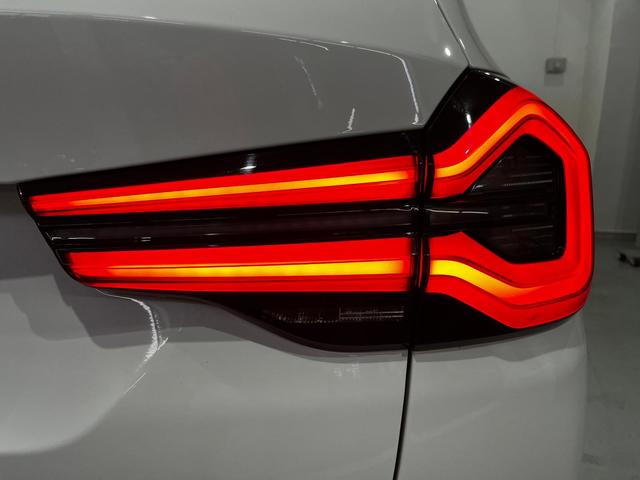 BMW X3 xDrive20d color Blanco. Año 2022. 140KW(190CV). Diésel. En concesionario Unicars Ponent de Lleida