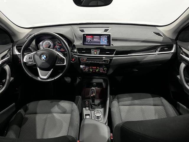 BMW X1 sDrive18i color Blanco. Año 2020. 103KW(140CV). Gasolina. En concesionario Unicars Ponent de Lleida