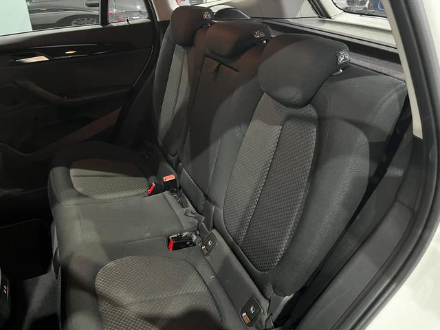 BMW X1 sDrive18i color Blanco. Año 2020. 103KW(140CV). Gasolina. En concesionario Unicars Ponent de Lleida