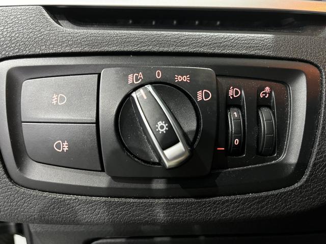 BMW X1 sDrive18i color Blanco. Año 2020. 103KW(140CV). Gasolina. En concesionario Unicars Ponent de Lleida