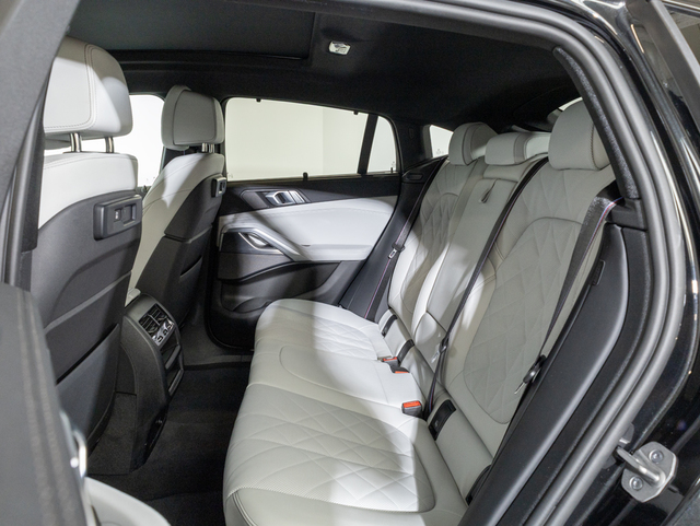 BMW X6 M50i color Negro. Año 2022. 390KW(530CV). Gasolina. En concesionario Oliva Motor Girona de Girona