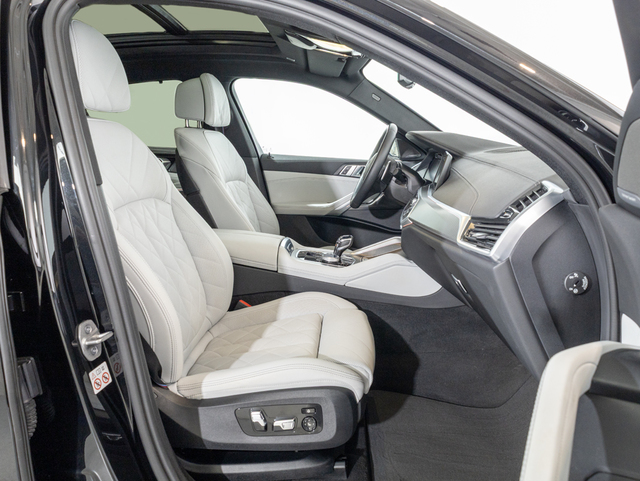 BMW X6 M50i color Negro. Año 2022. 390KW(530CV). Gasolina. En concesionario Oliva Motor Girona de Girona