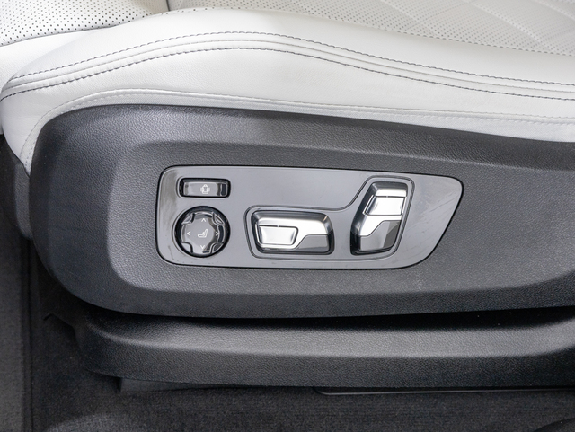 BMW X6 M50i color Negro. Año 2022. 390KW(530CV). Gasolina. En concesionario Oliva Motor Girona de Girona