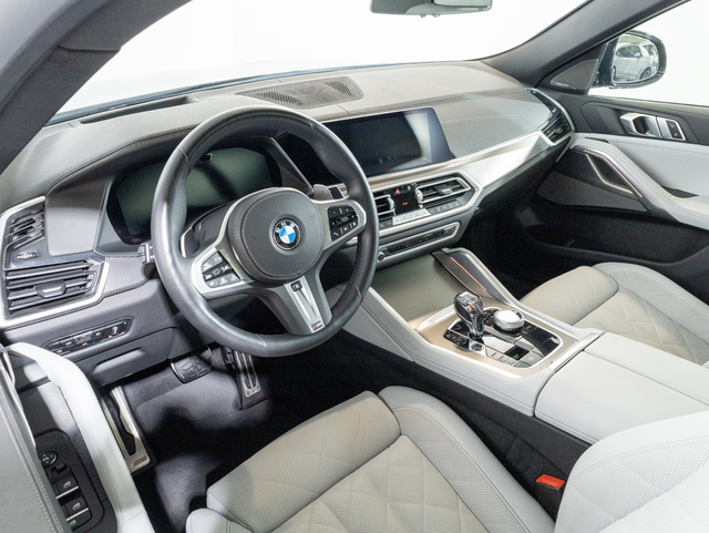 BMW X6 M50i color Negro. Año 2022. 390KW(530CV). Gasolina. En concesionario Oliva Motor Girona de Girona