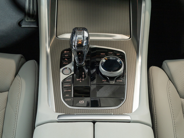 BMW X6 M50i color Negro. Año 2022. 390KW(530CV). Gasolina. En concesionario Oliva Motor Girona de Girona