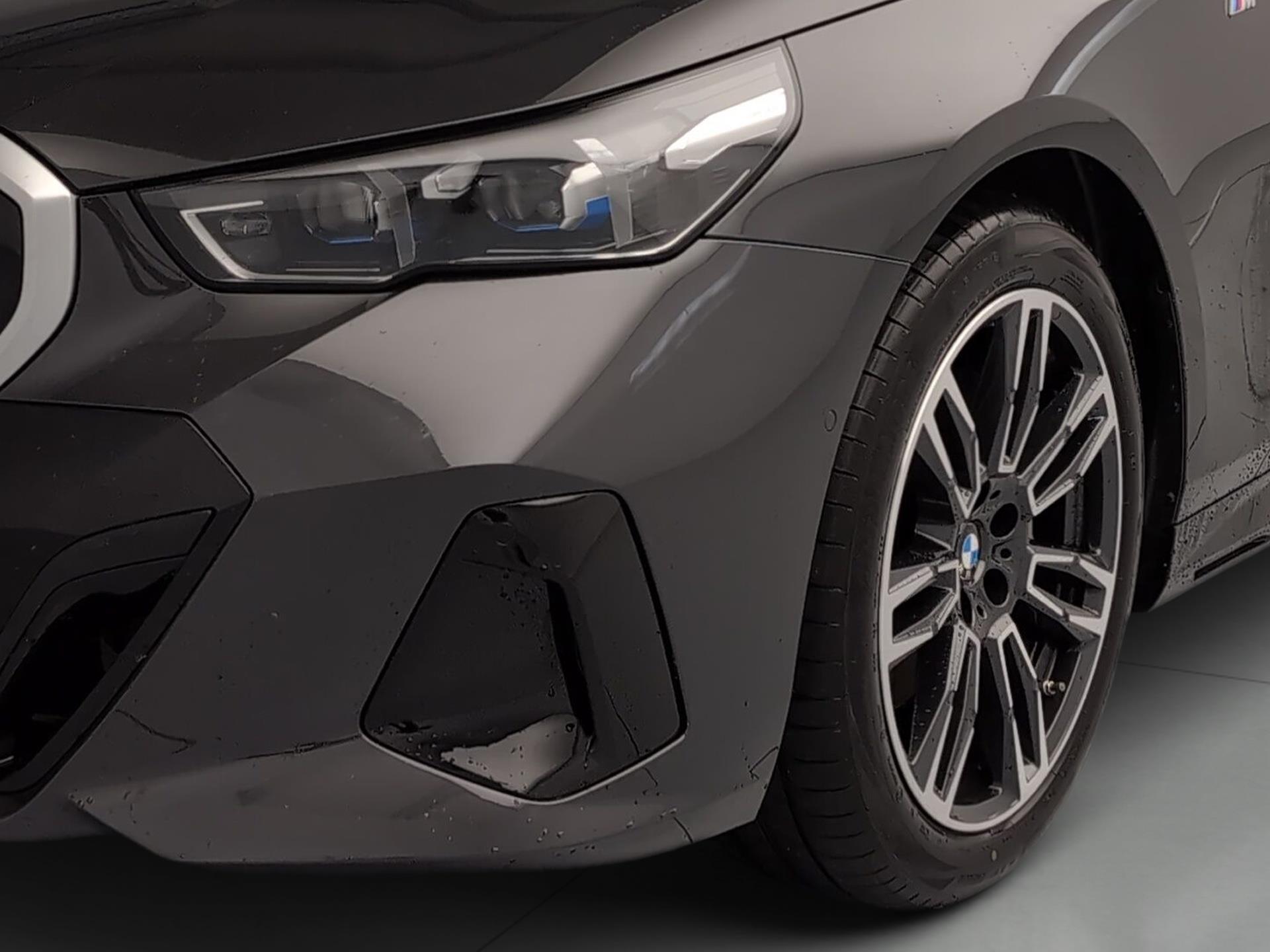 BMW Serie 5 540d color Gris. Año 2025. 223KW(303CV). Diésel. En concesionario Automotor Premium Viso - Málaga de Málaga