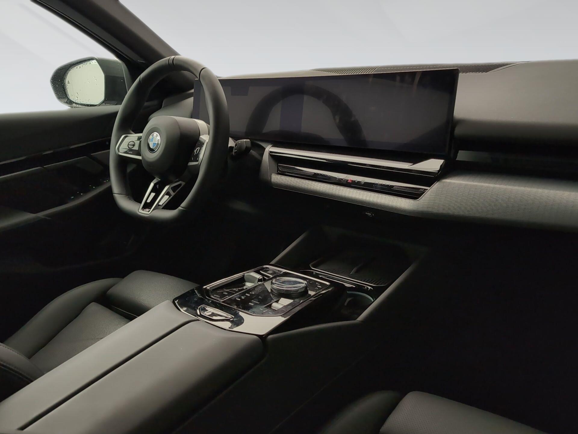 BMW Serie 5 540d color Gris. Año 2025. 223KW(303CV). Diésel. En concesionario Automotor Premium Viso - Málaga de Málaga