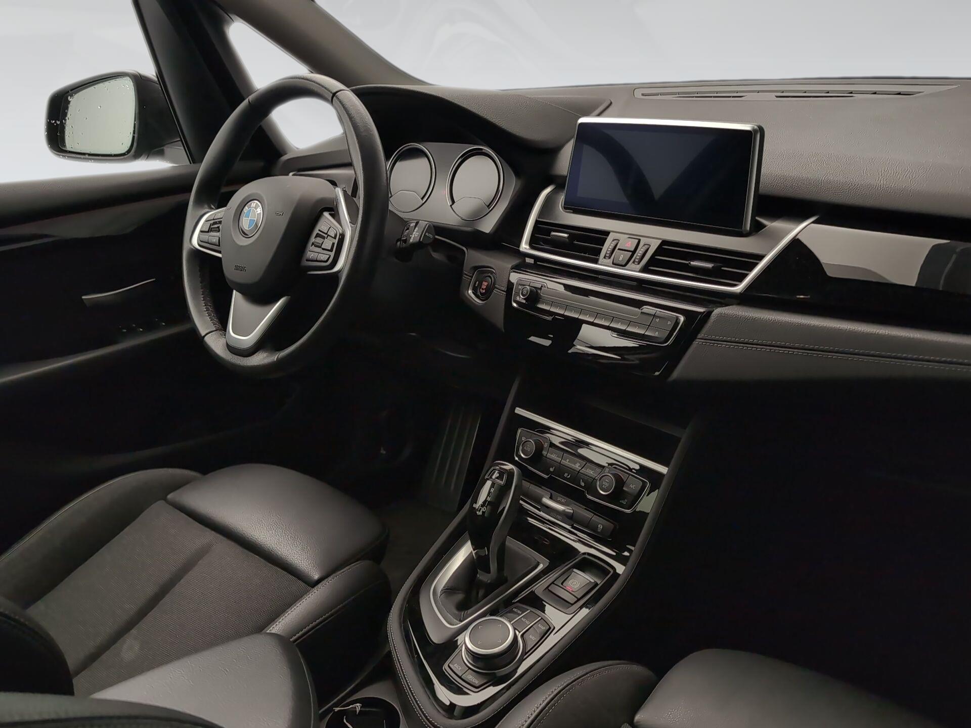 BMW Serie 2 218i Gran Tourer color Negro. Año 2021. 103KW(140CV). Gasolina. En concesionario Automotor Premium Marbella - Málaga de Málaga