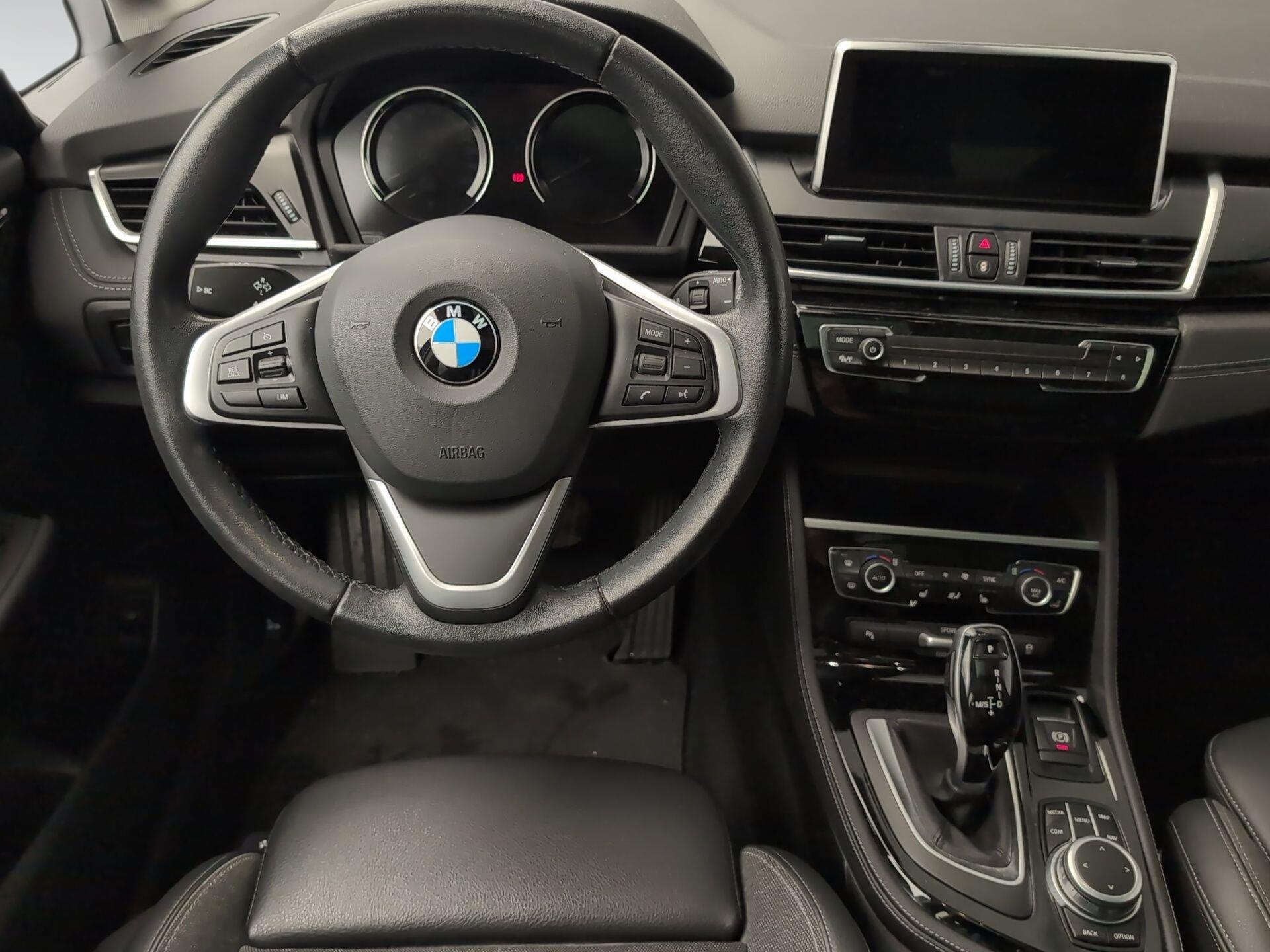 BMW Serie 2 218i Gran Tourer color Negro. Año 2021. 103KW(140CV). Gasolina. En concesionario Automotor Premium Marbella - Málaga de Málaga