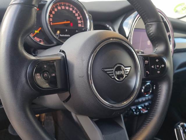 fotoG 16 del MINI MINI 5 Puertas Cooper 100 kW (136 CV) 136cv Gasolina del 2021 en Alicante