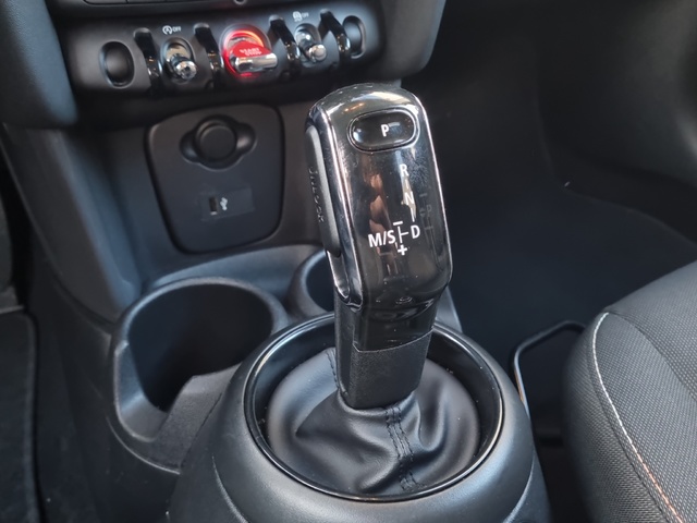 fotoG 21 del MINI MINI 5 Puertas Cooper 100 kW (136 CV) 136cv Gasolina del 2021 en Alicante