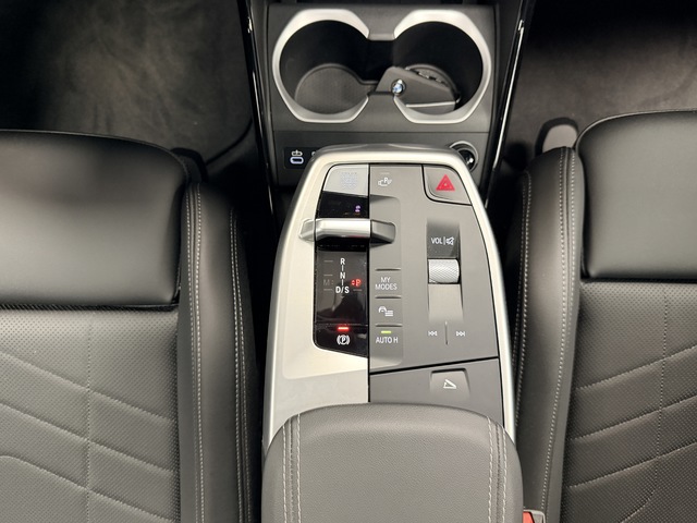 BMW X1 xDrive25e color Gris Plata. Año 2025. 180KW(245CV). Híbrido Electro/Gasolina. En concesionario Maberauto de Castellón