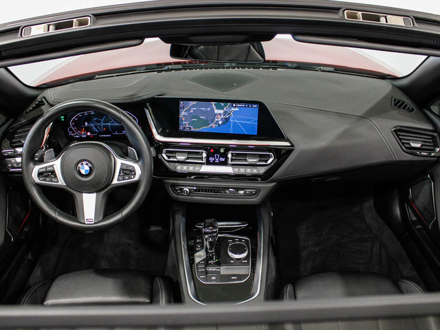 BMW Z4 sDrive20i Cabrio color Rojo. Año 2020. 145KW(197CV). Gasolina. En concesionario Barcelona Premium -- GRAN VIA de Barcelona