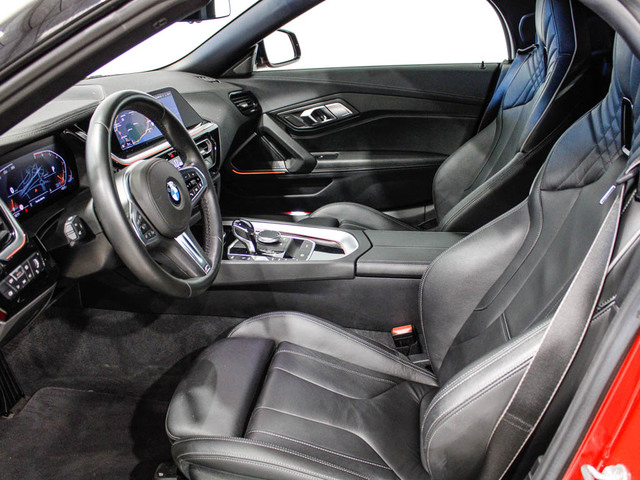 BMW Z4 sDrive20i Cabrio color Rojo. Año 2020. 145KW(197CV). Gasolina. En concesionario Barcelona Premium -- GRAN VIA de Barcelona