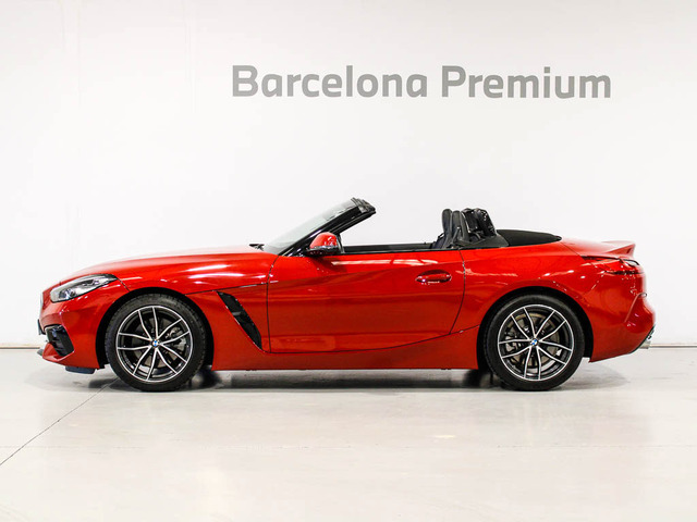 BMW Z4 sDrive20i Cabrio color Rojo. Año 2020. 145KW(197CV). Gasolina. En concesionario Barcelona Premium -- GRAN VIA de Barcelona
