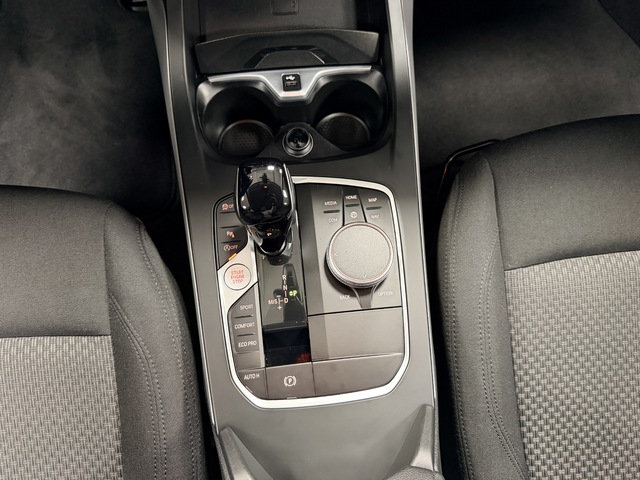 BMW Serie 1 118i color Blanco. Año 2024. 103KW(140CV). Gasolina. En concesionario Maberauto de Castellón