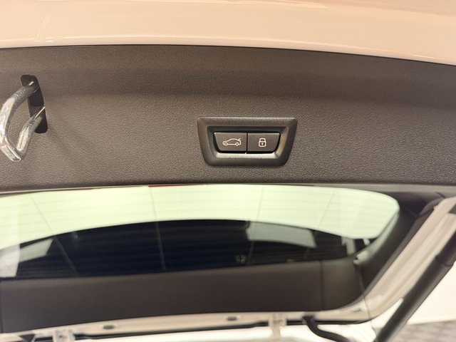 BMW Serie 1 118i color Blanco. Año 2024. 103KW(140CV). Gasolina. En concesionario Maberauto de Castellón