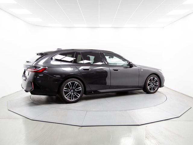 BMW Serie 5 520d Touring color Gris. Año 2025. 145KW(197CV). Diésel. En concesionario Móvil Begar Alicante de Alicante