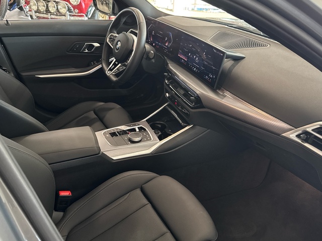 BMW Serie 3 320d Touring color Gris. Año 2025. 140KW(190CV). Diésel. En concesionario Motor Gorbea de Álava