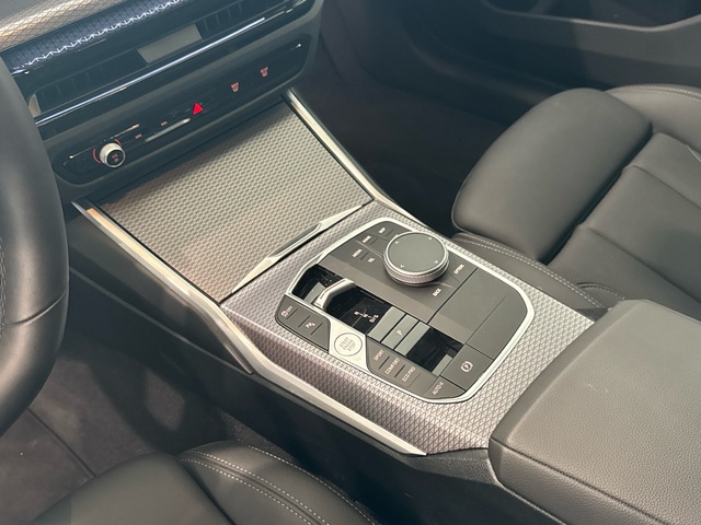 BMW Serie 3 320d Touring color Gris. Año 2025. 140KW(190CV). Diésel. En concesionario Motor Gorbea de Álava