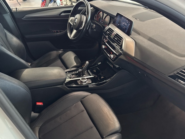 BMW X4 xDrive20d color Blanco. Año 2021. 140KW(190CV). Diésel. En concesionario Motor Gorbea de Álava