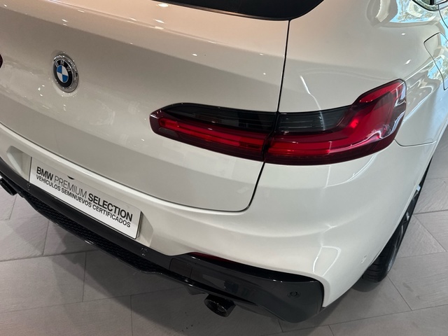 BMW X4 xDrive20d color Blanco. Año 2021. 140KW(190CV). Diésel. En concesionario Motor Gorbea de Álava