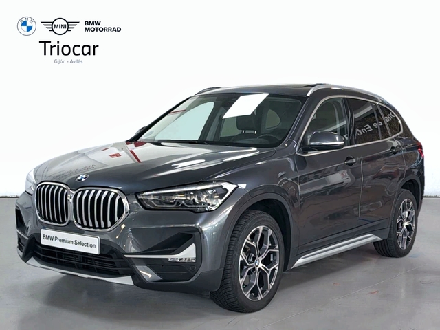 BMW X1 sDrive18d color Gris. Año 2021. 110KW(150CV). Diésel. En concesionario Triocar Gijón (Bmw y Mini) de Asturias