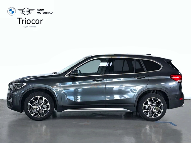 BMW X1 sDrive18d color Gris. Año 2021. 110KW(150CV). Diésel. En concesionario Triocar Gijón (Bmw y Mini) de Asturias