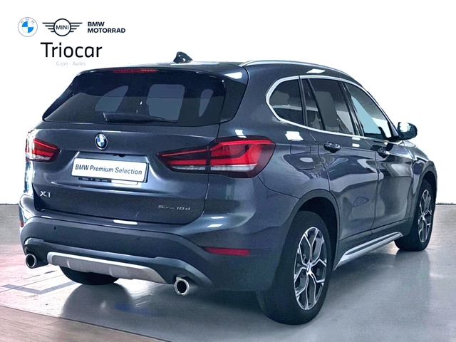 BMW X1 sDrive18d color Gris. Año 2021. 110KW(150CV). Diésel. En concesionario Triocar Gijón (Bmw y Mini) de Asturias