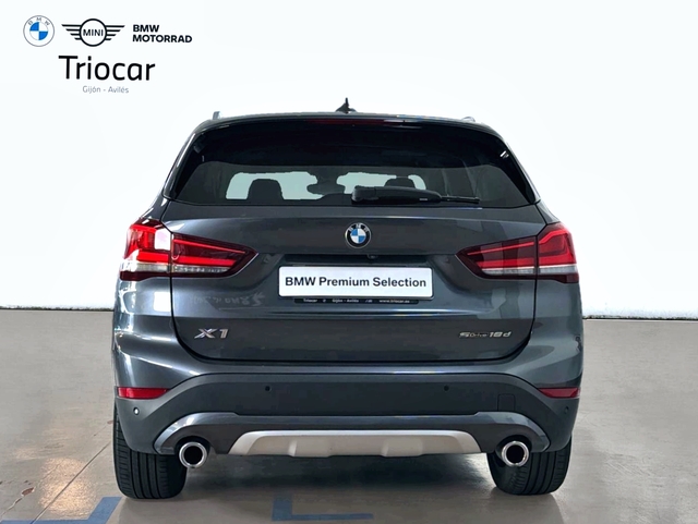 BMW X1 sDrive18d color Gris. Año 2021. 110KW(150CV). Diésel. En concesionario Triocar Gijón (Bmw y Mini) de Asturias
