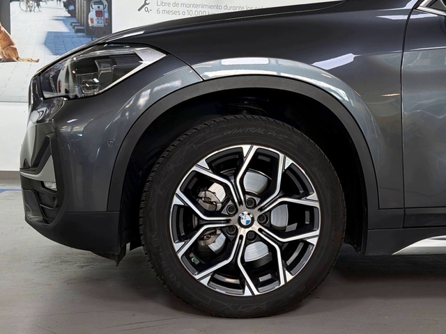 BMW X1 sDrive18d color Gris. Año 2021. 110KW(150CV). Diésel. En concesionario Triocar Gijón (Bmw y Mini) de Asturias