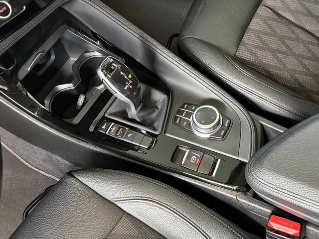 BMW X1 sDrive18d color Gris. Año 2021. 110KW(150CV). Diésel. En concesionario Triocar Gijón (Bmw y Mini) de Asturias