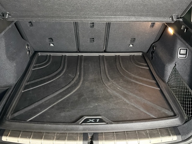 BMW X1 sDrive18d color Gris. Año 2021. 110KW(150CV). Diésel. En concesionario Triocar Gijón (Bmw y Mini) de Asturias