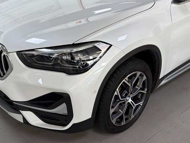 BMW X1 sDrive18d color Blanco. Año 2021. 110KW(150CV). Diésel. En concesionario Triocar Gijón (Bmw y Mini) de Asturias